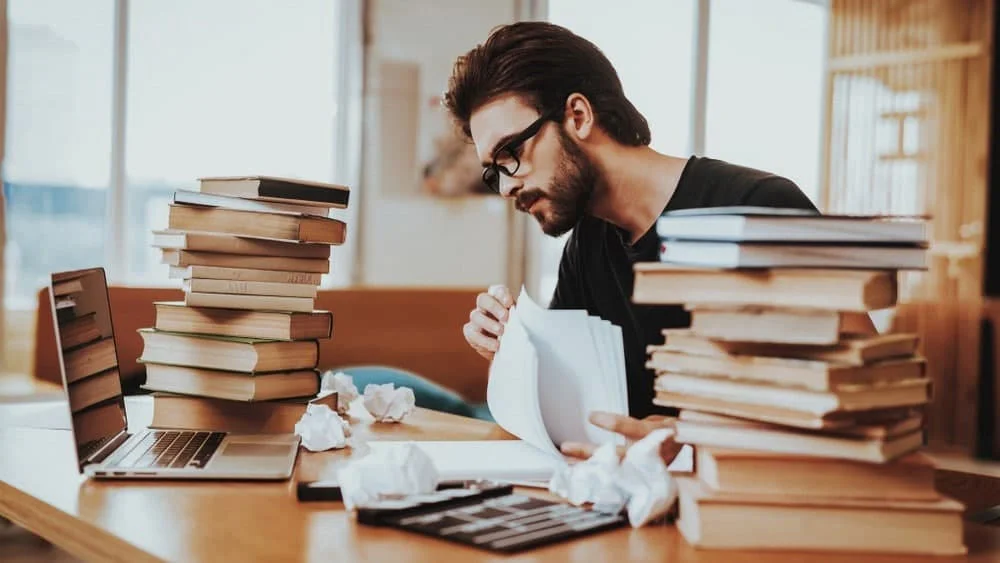 Tự bảo vệ tác phẩm trước các hành vi xâm phạm bản quyền.