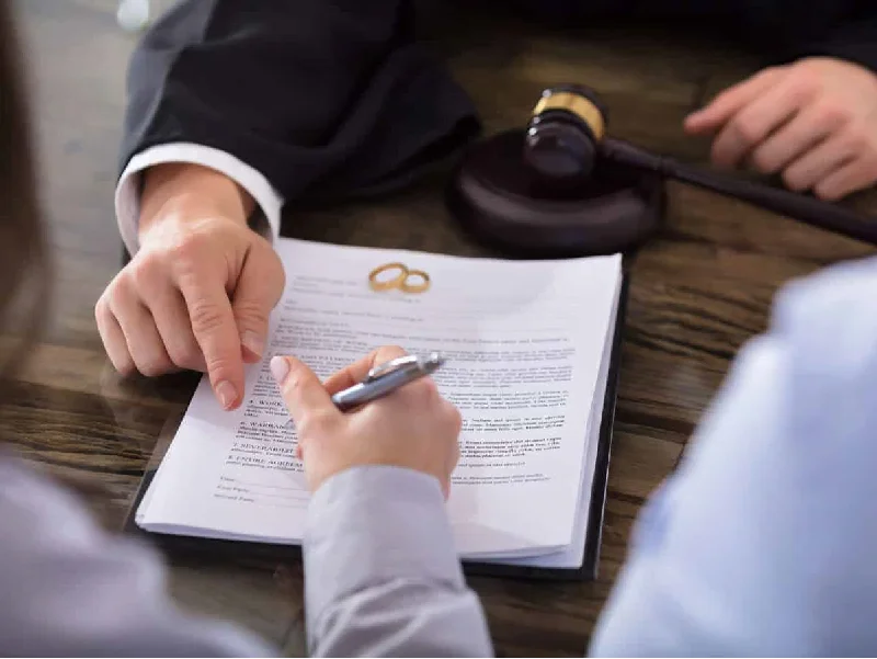 Sử dụng dịch vụ tư vấn ly hôn.