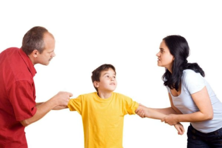 Pháp luật quy định ly hôn con theo ai