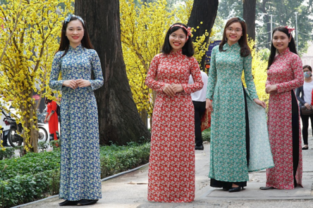 Áo dài tết truyền thống